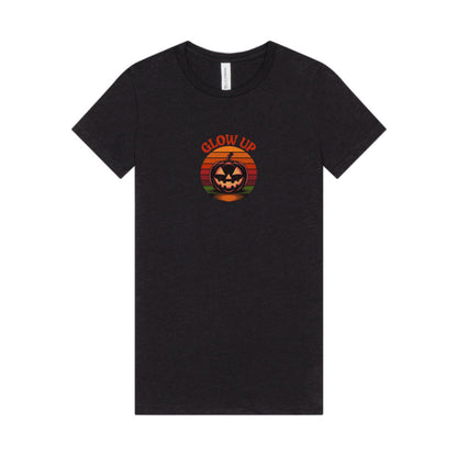 Halloween Glow Up Pumpkin — Retro Autumn Sunset Women's Tee (Dark)