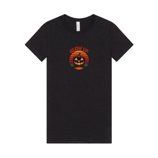 Halloween Glow Up Pumpkin — Retro Autumn Sunset Women's Tee (Dark)